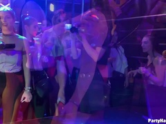 Amateur, Cfnm, Vestidas, Grupo, Tacones, Interracial, Fiesta, Chupando