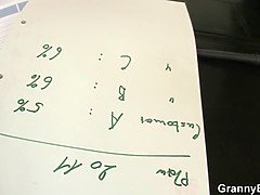 Bruinharig, Oudere vrouw, Diep in de keel, Rijpe lesbienne, Moeder die ik wil neuken, Moeder, Stiefmoeder, Kousen