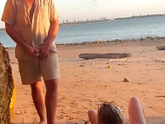 Amateur, Playa, Verga grande, Mamada, Masturbación, Nudista, Público, Falda