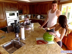 Cul, Sucer une bite, Brunette brune, Mignonne, Petite femme, Rugueux, Adolescente, Nénés