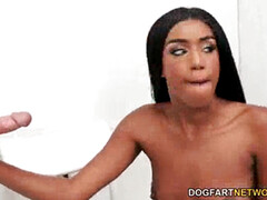 Большой член, Черные, Минет, Семяизвержение, Сперма на лице, Дыра в стене