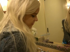 素人, 浴室, ブロンド, 露出狂, 彼女, 眼鏡, ハメ撮り, ティーン