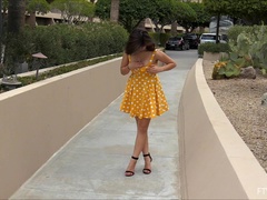 Anaal, Dichtbij, Extreem, Masseren, Orgasme, Openbaar, Alleen, Onder de rok