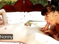 Grosse bite, Gros seins, Brunette brune, Plantureuse, Classique, Branlette thaïlandaise, Mère que j'aimerais baiser, Maman