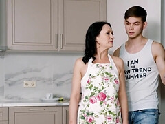 18 jahre, Schlafzimmer, Grosse titten, Spermaladung, Handjob, Russisch, Schlaffe titten, Spielzeuge