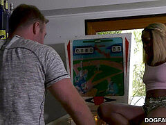 Grosse bite, Noire, Sucer une bite, Tir de sperme, Noir ébène, Faciale, Bâillonner, Adolescente