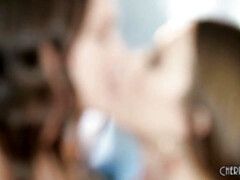 Gros cul, Doigter, Embrassement, Lesbienne, Masturbation, Chatte, Rasée, Nénés