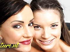 Culo, Morena, Madura, Penetracion con dedos, Lesbiana, Mamá, Orgasmo, Tetas