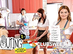 18 летние, В клубе, Группа, Хд, Поцелуи, Лесбиянка, Лизание, Натуральные сиськи