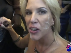 Arsch, Grosser arsch, Grosse titten, Viele männer bespritzen eine frau, Vollbusig, Masturbation, Reif, Milf