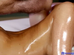 Grosse titten, Tschechisch, Hundestellung, Europäisch, Handjob, Massage, Öl, Tätowierung