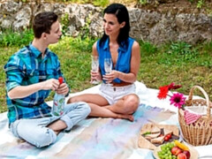 Pijpbeurt, Bruinharig, Hondjeshouding, Vingeren, Zoenen, Natuurlijke tieten, Tiener, Tieten likken