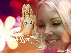 Amerikanisch, Strand, Grosse titten, Blondine, Aufs gesicht abspritzen, Lecken, Piercing, Tätowierung