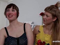 Braunhaarige, Dildo, Behaart, Hd, Lesbisch, Muschi, Ablutschen, Titten