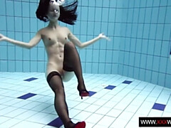 素人, デカパイ, 女, フェティッシュ, ヒール, オマンコ, 剃毛, 水中