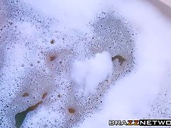Salle de bains, Grosse bite, En levrette, Faciale, Hard, Petite femme, Criant, Adolescente