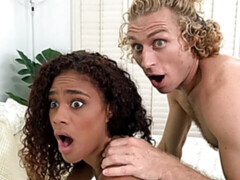 Noire, Sucer une bite, Noir ébène, Branlette thaïlandaise, Interracial, Embrassement, Chatte, Adolescente