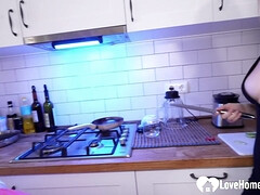 Chica, Tetas grandes, Rubia, Tetona, Cuadrupleta, Sexo duro, Casero, Cocina