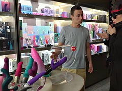 Mature, Tatouage, Jouets