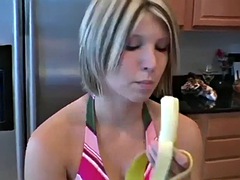 Bikini, Blonde, Sucer une bite, Mignonne, Fétiche, Petite amie, Softcore, Adolescente