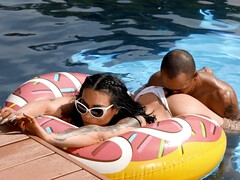 Bikini, Noire, Hard, Embrassement, Fille latino, Rasée, Tatouage, Mouillée