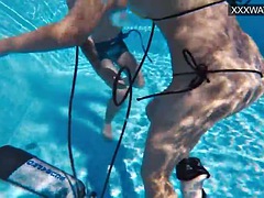 Tussi, Blasen, Spermaladung, Europäisch, Hardcore, Öffentlich, Titten, Unter wasser