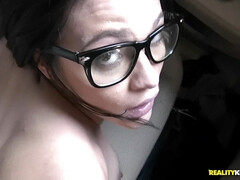 素人, フェラチオ, 茶髪の, 車, 顔射, 眼鏡, 毛深い, ピアス