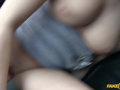 Grosse titten, Blasen, Auto, Fingern, Handjob, Im freien, Pov, Titten