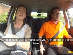 Gros seins, Sucer une bite, Voiture, Éjaculation interne, En levrette, De plein air, Pov, Chatte