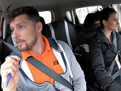 Amateur, Coche, Pajear, Al aire libre, Público, Coño, Adolescente, Tetas