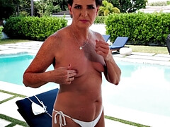 Bikini, Morena, Abuelita, Japonés, Maduro, Madres para coger, Piscina, Anilingus