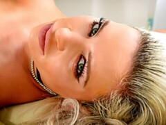 Enthousiasteling, Grote kont, Blond, Hondjeshouding, Ondergoed, Masturbatie, Moeder die ik wil neuken, Geschoren