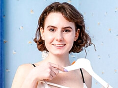 Bruinharig, Vingeren, Gapende, Ondergoed, Masturbatie, Natuurlijke tieten, Kort haar, Tiener