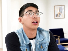 Daizy Cooper gives nice blowjob to Diego Perez