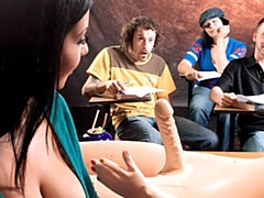 Verga grande, Tetas grandes, Morena, Tetona, Estilo perrito, Sexo duro, Tetas naturales, Maestra