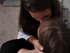 Leie, Tussi, Fetisch, Fußfetisch, Würgen, Pov, Tätowierung, Flotter dreier