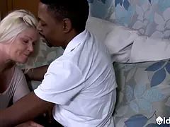 Baby sitter, Belle grosse femme bgf, Blonde, Sucer une bite, Hd, Criant