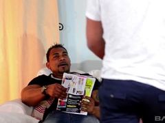 Pijpbeurt, Bruinharig, Sperma shot, Sperma in gezicht, Interraciaal, Trio