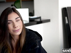 Grosser arsch, Blasen, Vollbusig, Kehlenfick, Hundestellung, Hardcore, Realität, Tätowierung