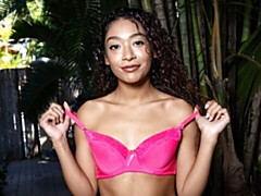 Gros cul, Masturbation, Seins naturels, Cheveux courts, Solo, Dénudage, Adolescente, Nénés