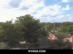 Braunhaarige, Dildo, Weibliche domination, Hd, Lesbisch, Lecken, Hausmädchen, Strapon