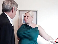 Gros cul, Grosse bite, Gros seins, Blonde, Sucer une bite, En levrette, Mature