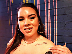 デカ尻, フェラチオ, 茶髪の, 手コキする, オマンコ, タトゥー