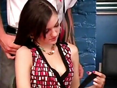 Schönheit, Braunhaarige, Schwanz, Aufs gesicht abspritzen, Gruppe, Muschi, Schlucken, Flotter dreier