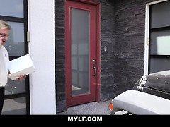 Grote lul, Grote mammen, Pijpbeurt, Oudere vrouw, Sperma shot, Moeder die ik wil neuken, Moeder, Schreeuwen