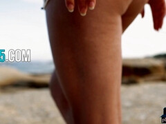 Bikini, Braunhaarige, Milf, Im freien, Zierlich, Russisch, Solo, Titten