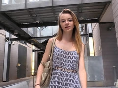In den arsch, Tanzen, Extrem, Massage, Masturbation, Öffentlich, Spielzeuge, Unter dem rock