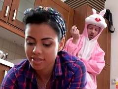 Tussi, Blasen, Tschechisch, Kehlenfick, Gesichtssitzen, Hardcore, Interrassisch, Nass