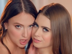 Doigter, Embrassement, Lesbienne, Léchez, Masturbation, Chatte, Dénudage, Adolescente