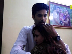 Enthousiasteling, Aziatisch, Grote kont, Grote mammen, Pijpbeurt, Huisgemaakt, Indisch, Tieten likken